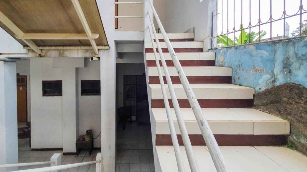 فندق Reddoorz At Pujon Malang باتو المظهر الخارجي الصورة
